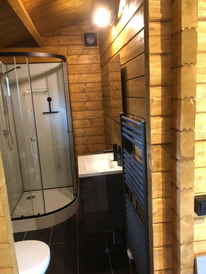 3 Slaapkamer Blokhut Met Opgemaakte Bedden Villa Putten Exterior foto