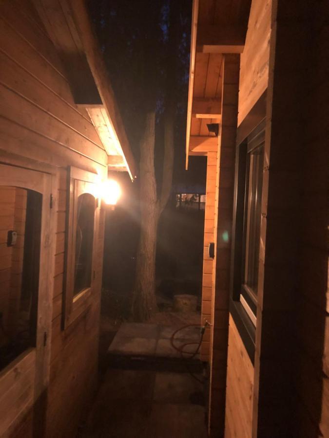 3 Slaapkamer Blokhut Met Opgemaakte Bedden Villa Putten Exterior foto